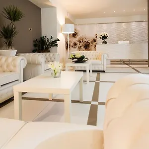 Street Hotel